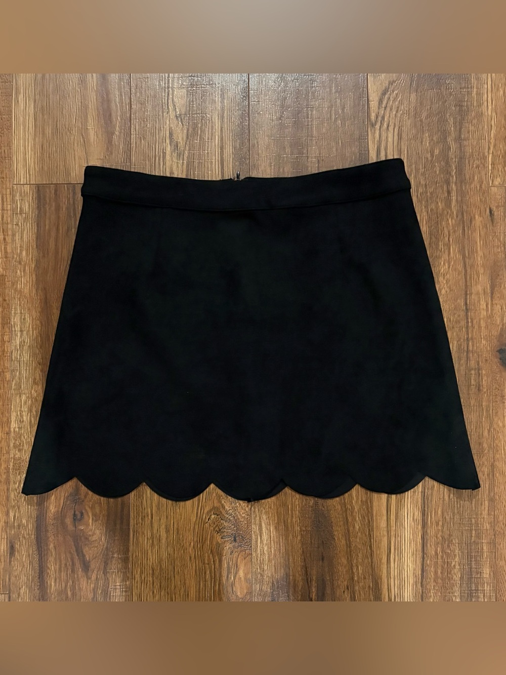 eesome Black Suede-Like Skirt with Scalloped Hem Size L